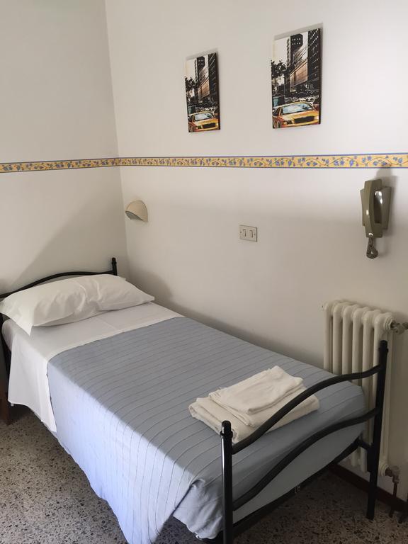 Hotel Zaghini Ріміні Номер фото