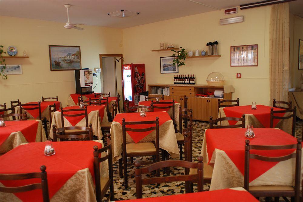 Hotel Zaghini Ріміні Екстер'єр фото