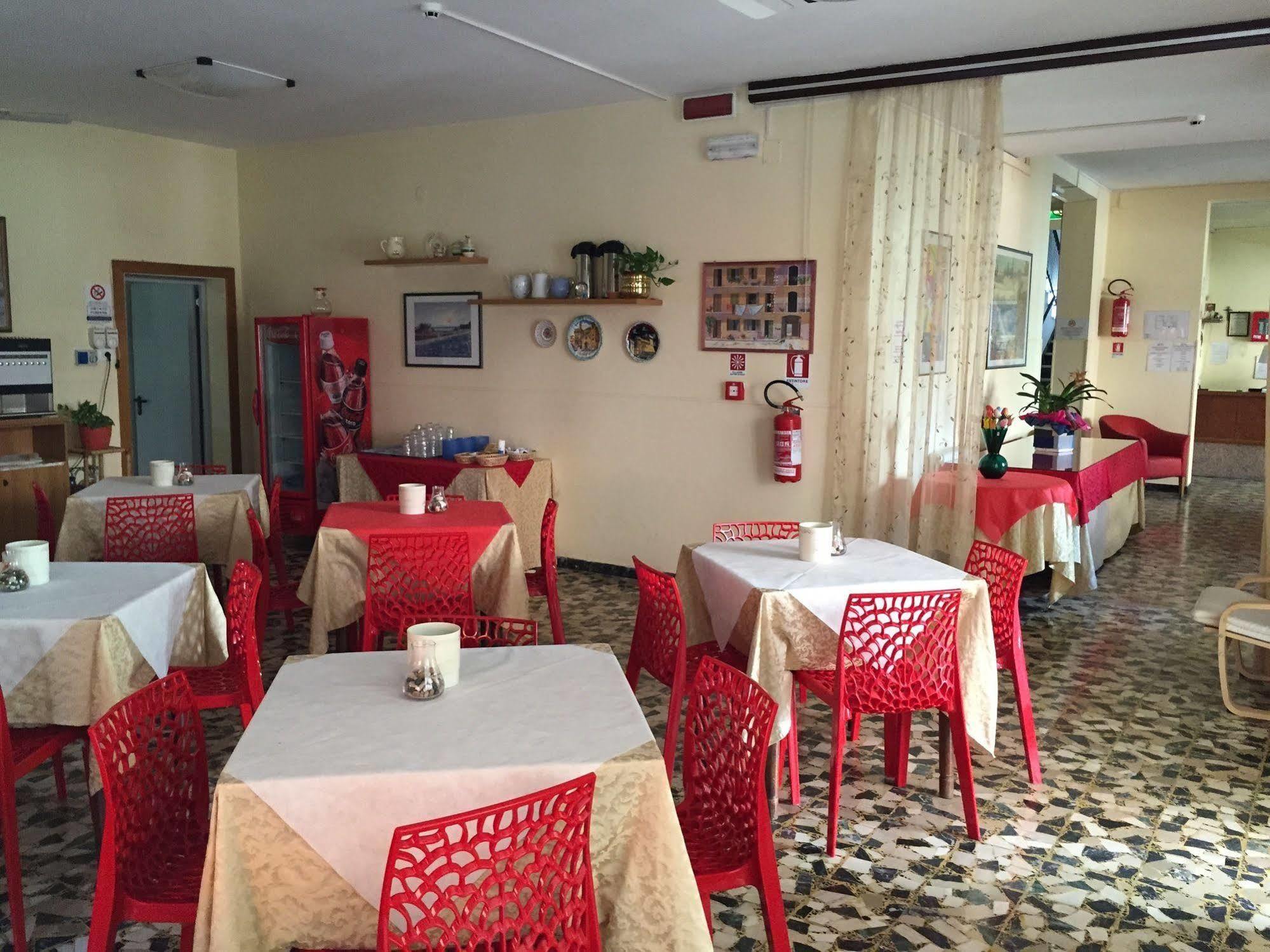 Hotel Zaghini Ріміні Екстер'єр фото